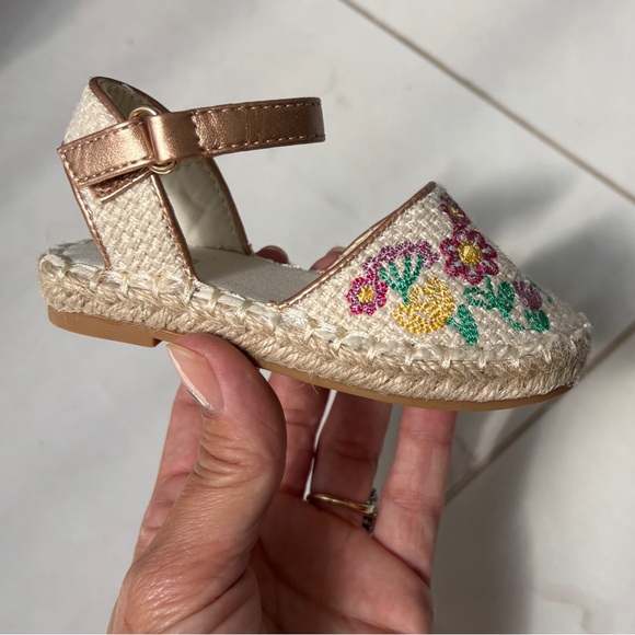 SFERRA Kids Floral Huarache Floral Sandals with Velcro Bronze Straps size 5 - Picture 3 of 5